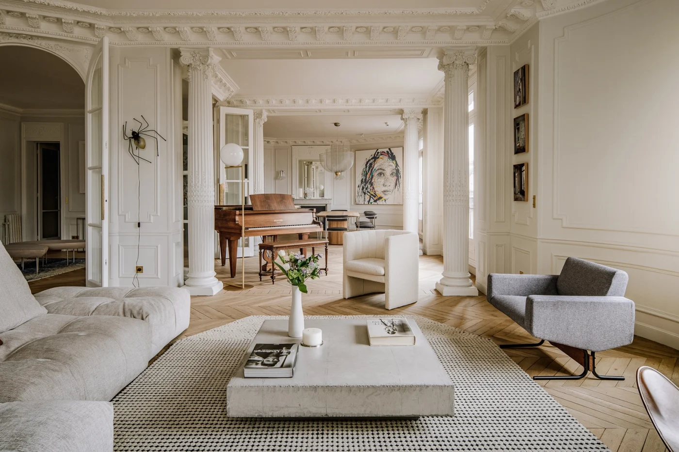 Intérieur d'un appartement parisien élégant
